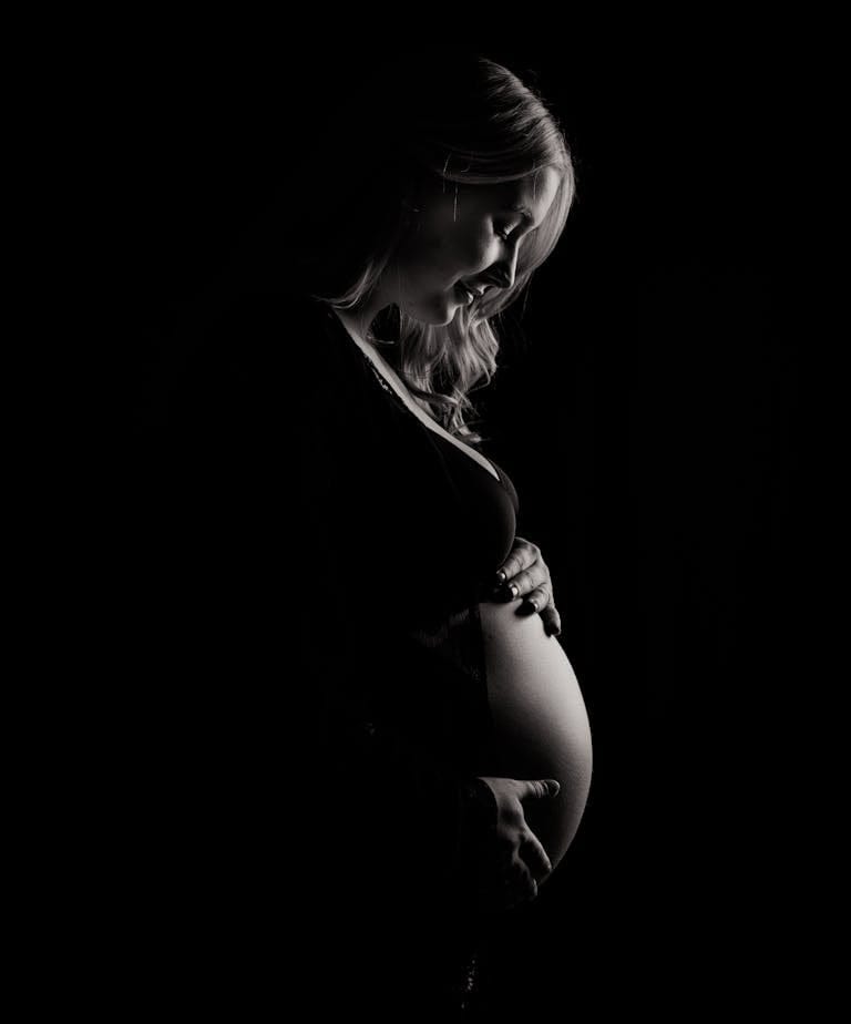 Striking monochrome image capturing the beauty and elegance of pregnancy.